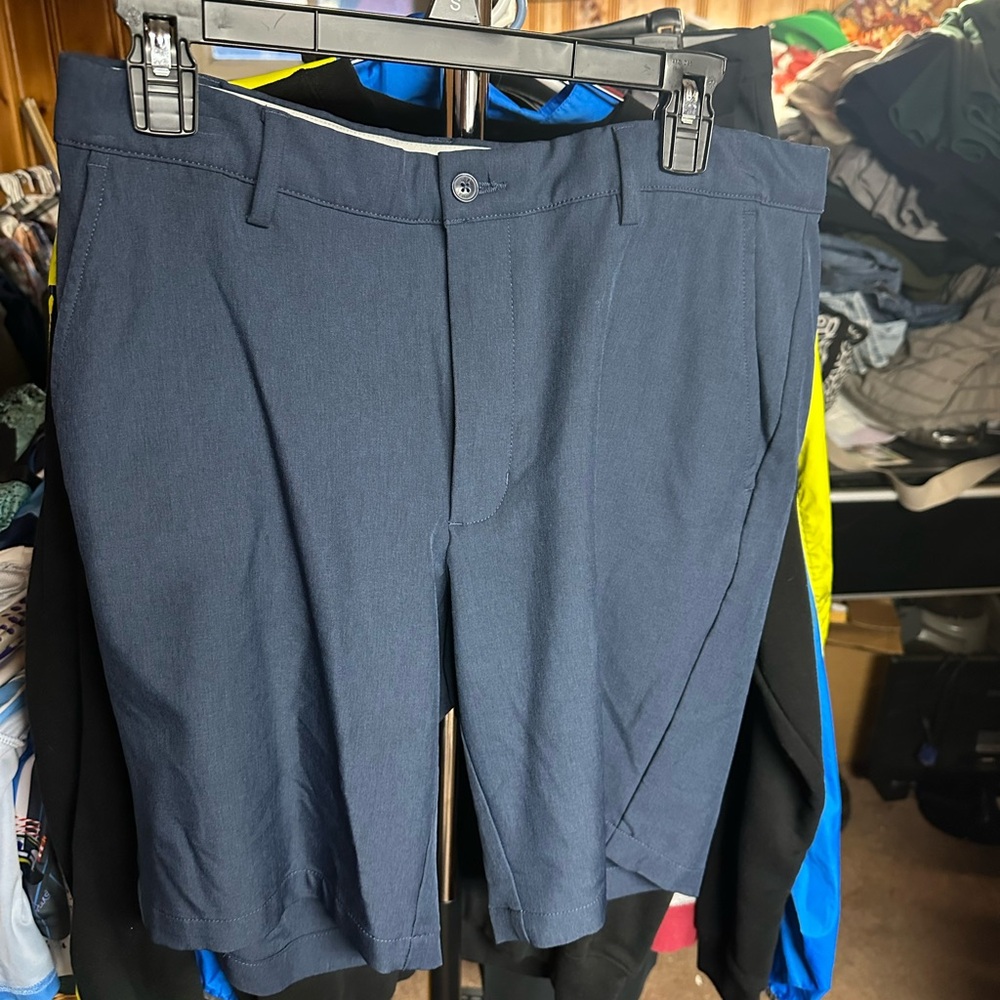 Men’s Greg Norman golf shorts